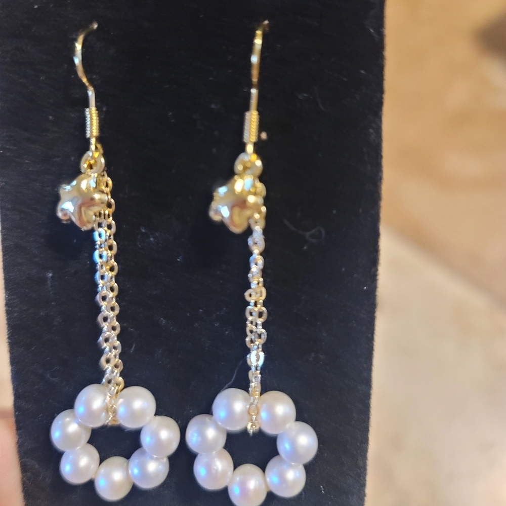 Dangling round faux pearl earrings